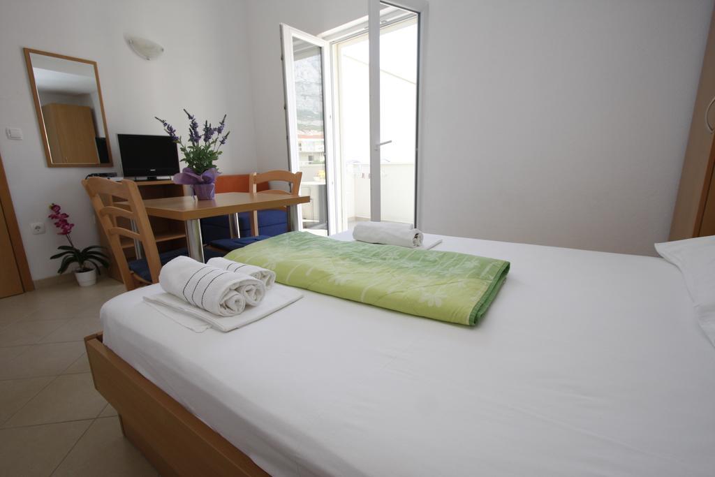 Neva * Makarska