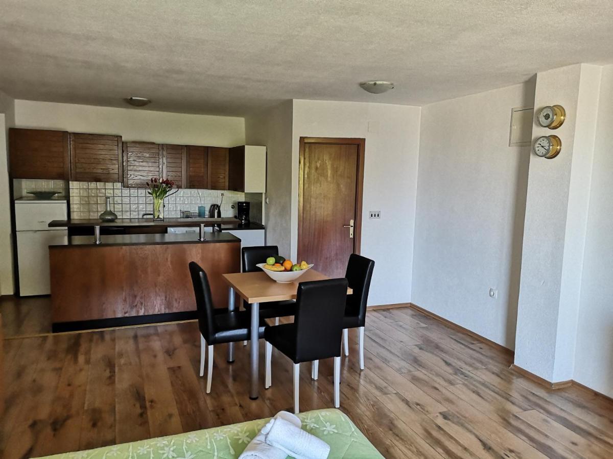 Neva Apartment *
